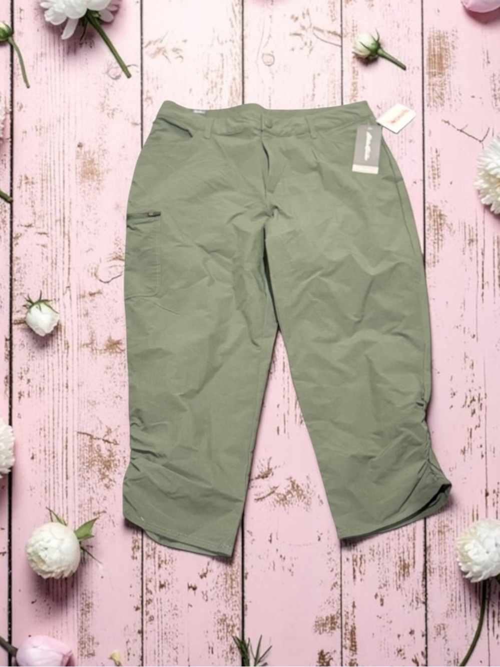 Eddie Bauer NWT cropped pants